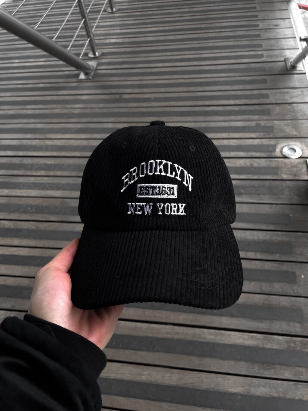 Gorra brooklyn de pana en negro - Imagen 3