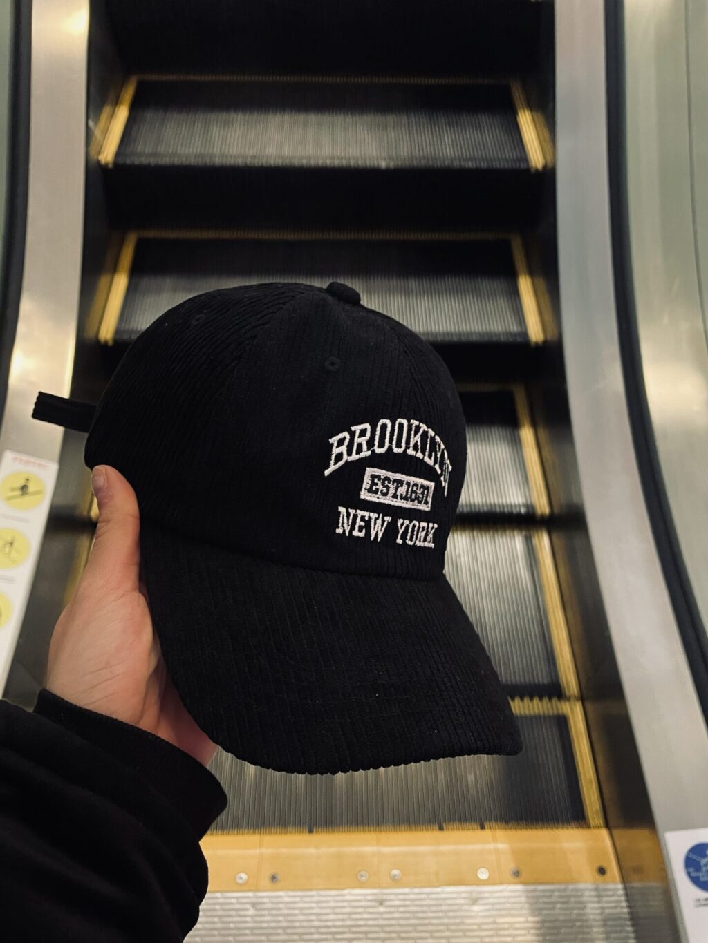 Gorra brooklyn de pana en negro - Imagen 2